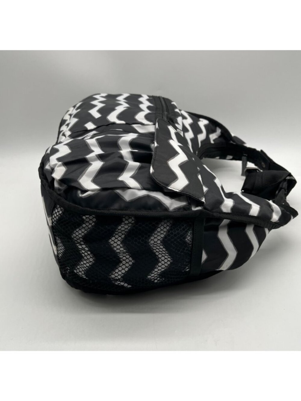 Thirty-One Explorista Nylon Black & White Crossbody Bag - Picture 4 of 11
